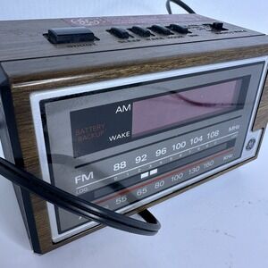 Rare | Vintage‎ 80's GE ALARM AM/FM CLOCK RADIO MODEL 7-4601A Wood Grain Finish